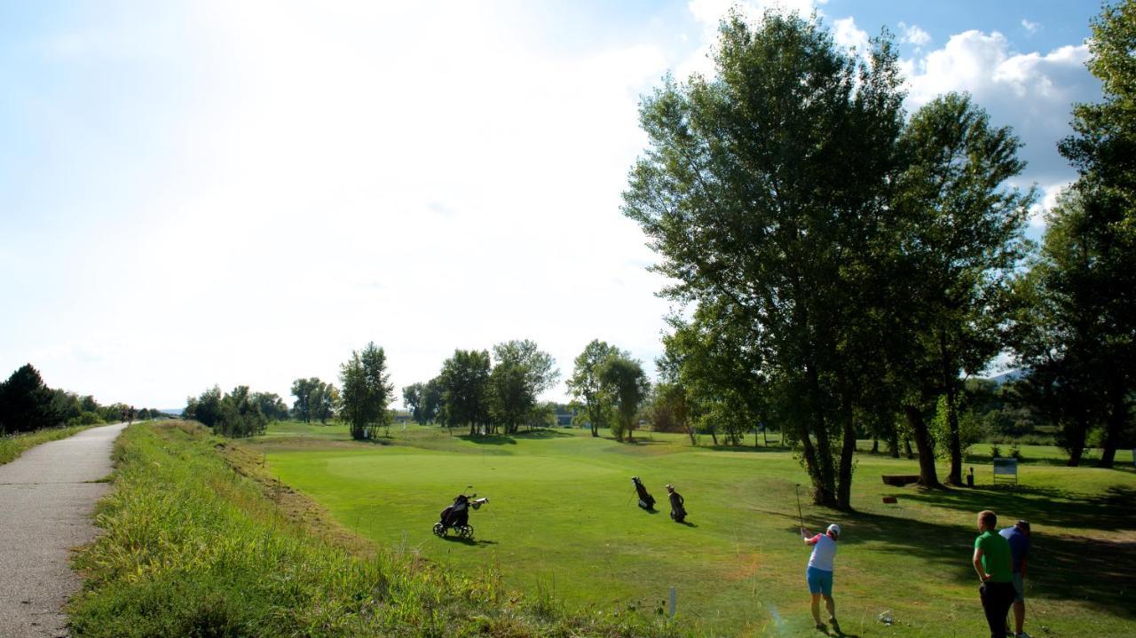 Apartman Greenbay Golf Trenčín Eksteriør bilde